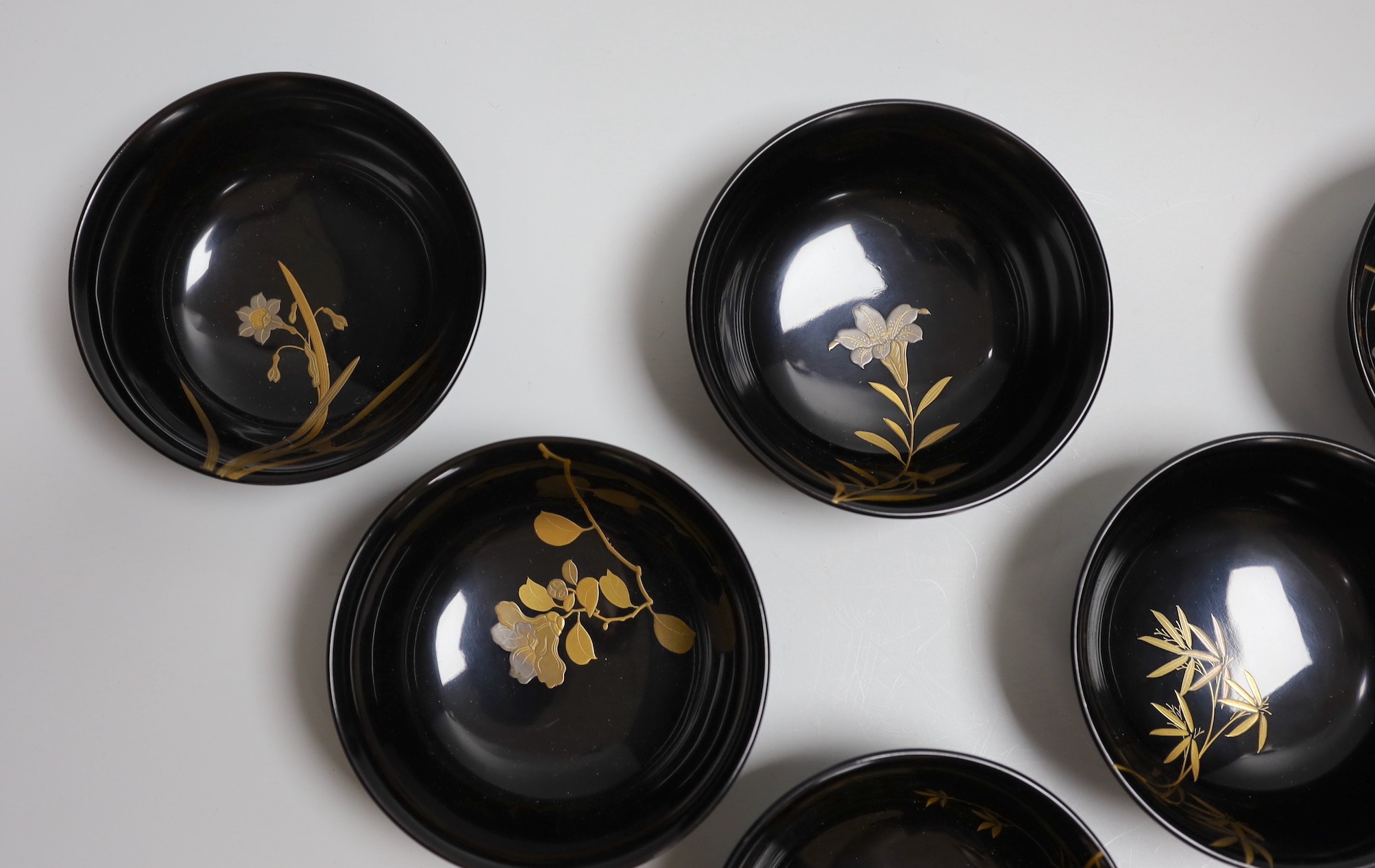 A boxed set of six Japanese lacquer bowls, 1933